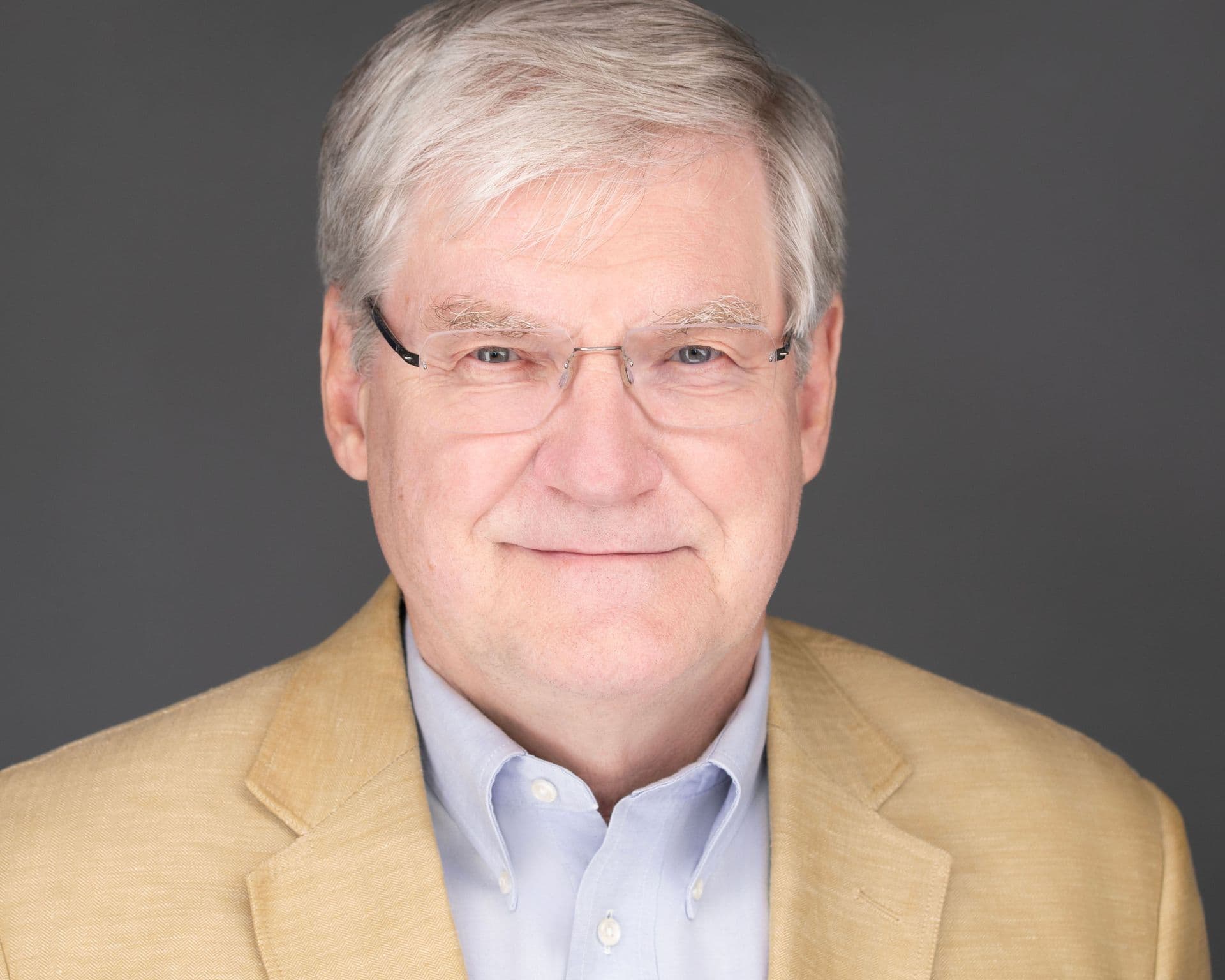 Professional headshot — Stefan